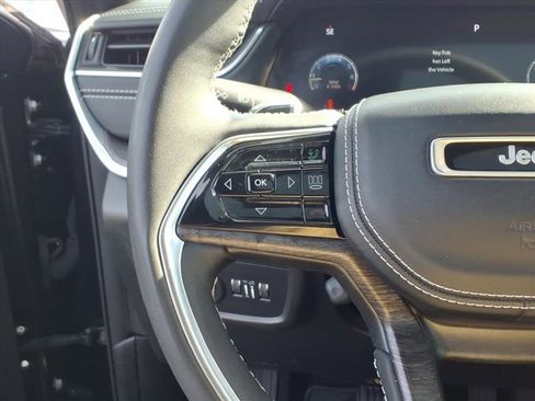 Used 2023 Jeep Grand Cherokee Overland image 17