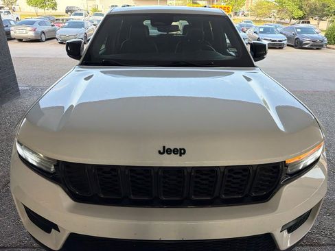 Used 2024 Jeep Grand Cherokee Altitude RWD image 3