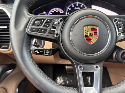 Used 2020 Porsche Cayenne Turbo AWD/4WD image 23