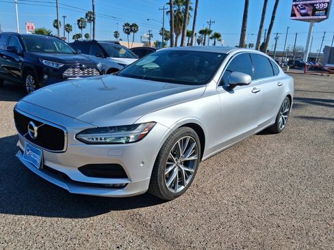 Used 2018 Volvo S90 T5 Momentum w/ Convenience Package image 3