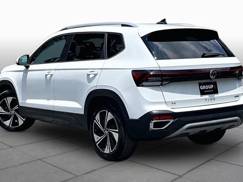 Used 2025 Volkswagen Taos SE w/ Panoramic Sunroof Package AWD/4WD image 12
