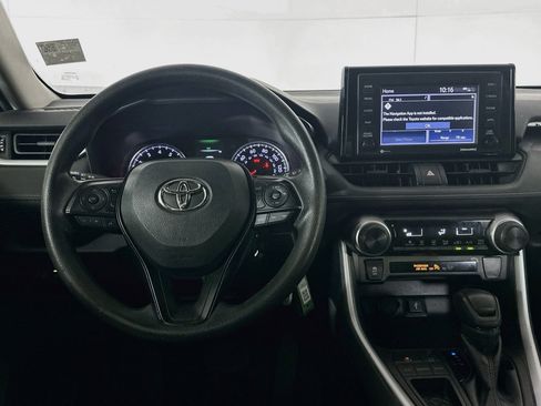 Used 2021 Toyota RAV4 LE FWD image 17