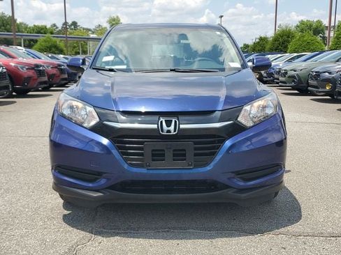 Used 2017 Honda HR-V LX image 2