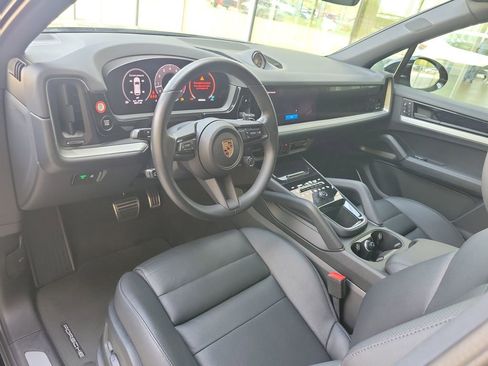 Used 2025 Porsche Cayenne S image 11