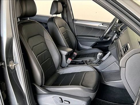 Used 2022 Volkswagen Tiguan SEL R-Line AWD/4WD image 8
