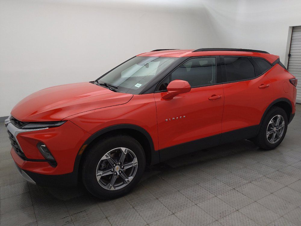 Used 2024 Chevrolet Blazer LT w/ Convenience Package FWD image 2