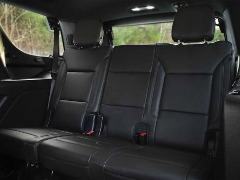 Used 2024 Chevrolet Tahoe Z71 w/ Luxury Package image 13