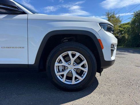 Certified 2022 Jeep Grand Cherokee Limited AWD/4WD image 9