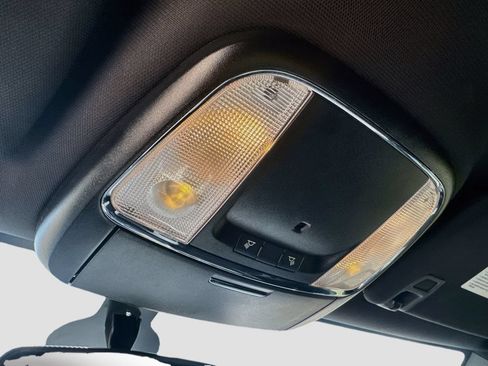 Used 2019 Jeep Grand Cherokee Laredo RWD image 18