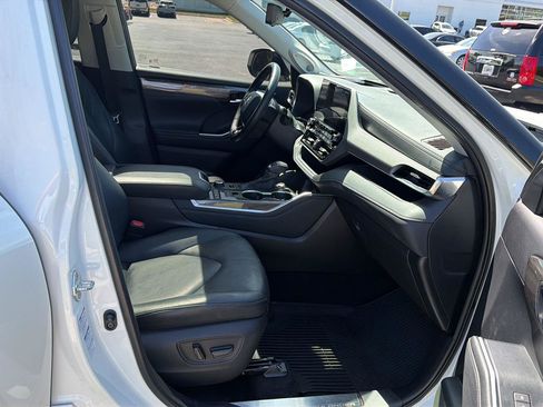 Used 2020 Toyota Highlander Platinum AWD/4WD image 14