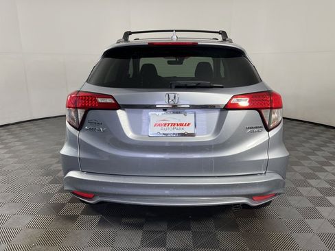 Used 2020 Honda HR-V Touring image 11