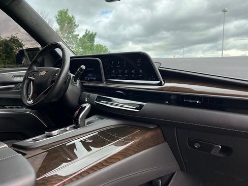 Used 2024 Cadillac Escalade Sport Platinum w/ LPO, ONYX Package AWD/4WD image 29