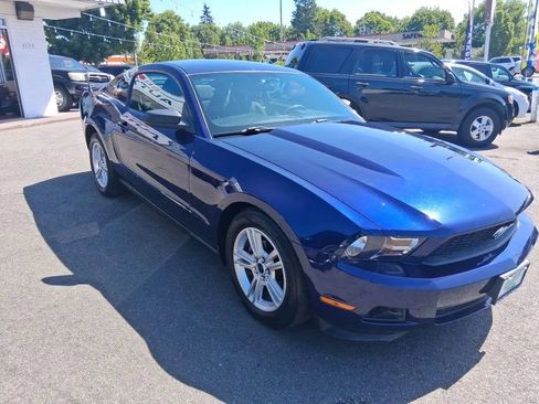 Used 2010 Ford Mustang Premium RWD image 3