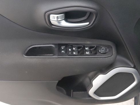 Used 2020 Jeep Renegade Latitude w/ Cold Weather Group AWD/4WD image 24