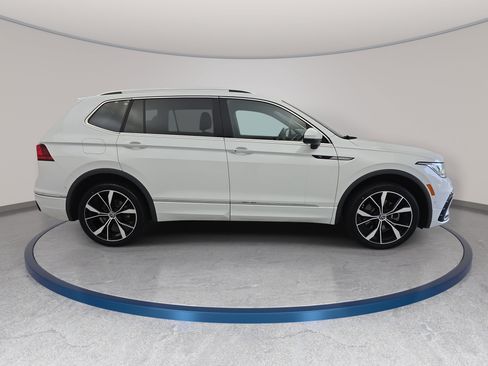 Certified 2024 Volkswagen Tiguan SEL R-Line AWD/4WD image 4