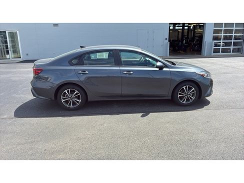 Used 2024 Kia Forte LXS FWD image 7