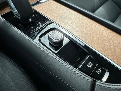 Certified 2024 Volvo XC90 T8 Plus AWD/4WD image 30