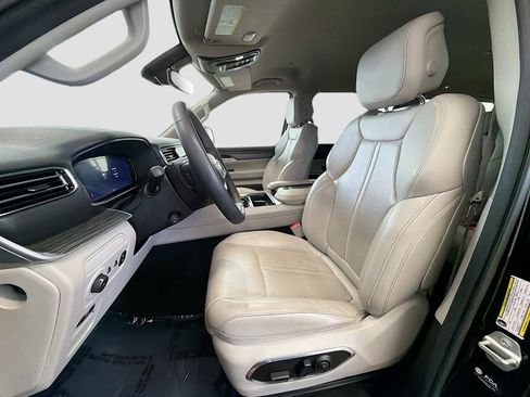 Used 2024 Jeep Wagoneer Series II w/ Flexible Seating Group image 23