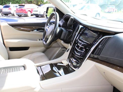 Used 2020 Cadillac Escalade ESV Premium Luxury AWD/4WD image 12