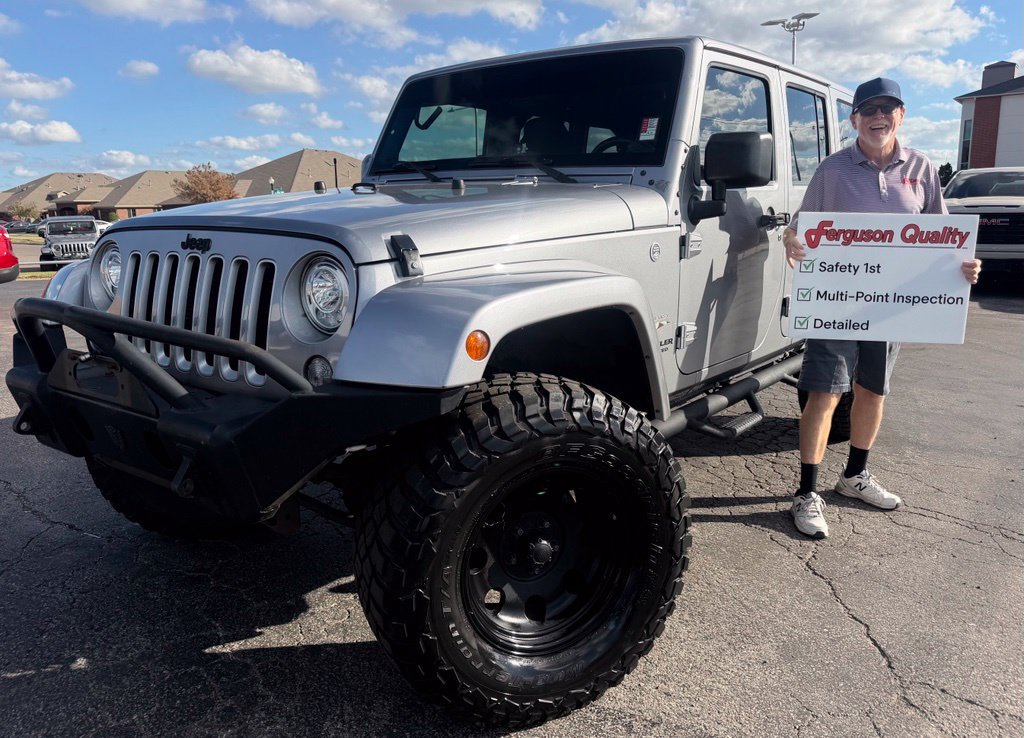 Used 2017 Jeep Wrangler Unlimited Sahara w/ Max Tow Package AWD/4WD image 1