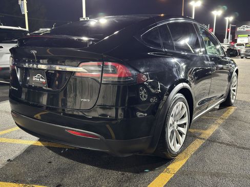 Used 2018 Tesla Model X 75D image 16