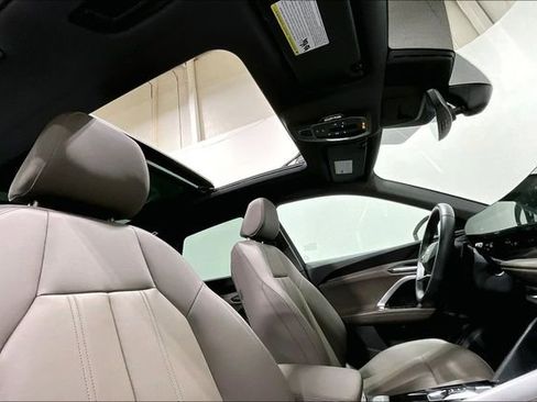 Used 2025 Audi Q5 Premium w/ Convenience Package image 16