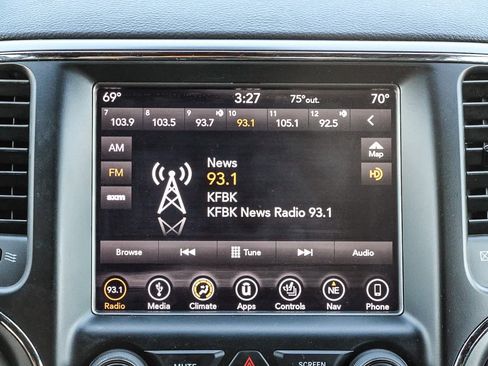 Used 2018 Jeep Grand Cherokee Laredo image 15