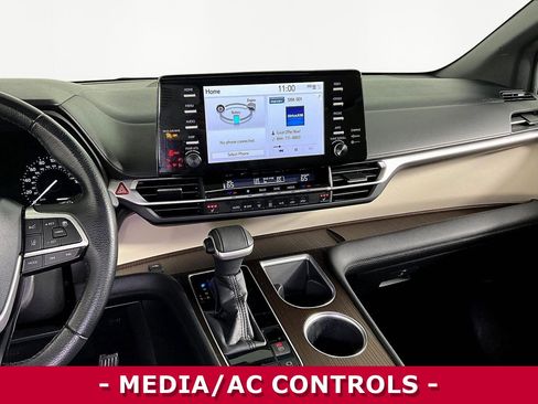 Used 2021 Toyota Sienna XLE image 10