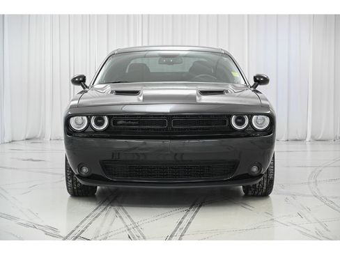 Used 2019 Dodge Challenger SXT w/ Blacktop Package image 3