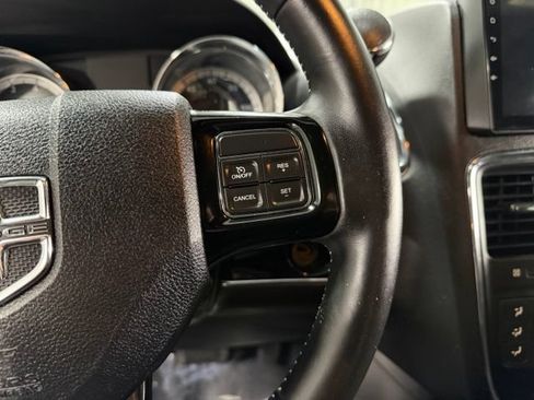 Used 2016 Dodge Grand Caravan SE FWD image 16