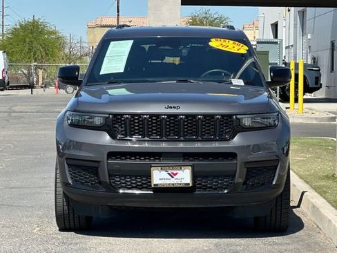 Certified 2023 Jeep Grand Cherokee L Laredo AWD/4WD image 9