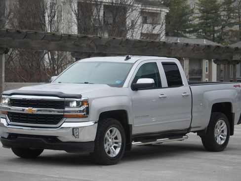 Used 2018 Chevrolet Silverado 1500 LT w/ All Star Edition AWD/4WD image 25