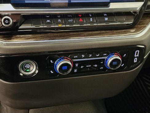 Used 2022 GMC Sierra 1500 SLE image 24