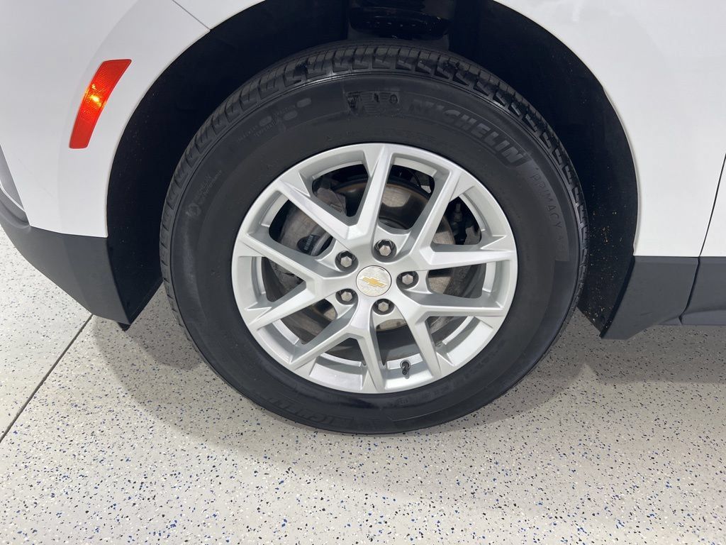 Used 2024 Chevrolet Equinox LT FWD image 29