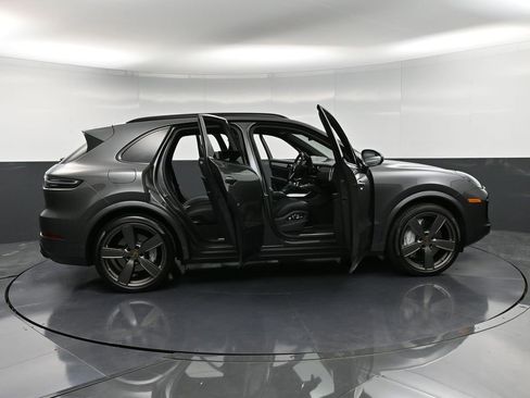 Certified 2021 Porsche Cayenne Turbo image 40