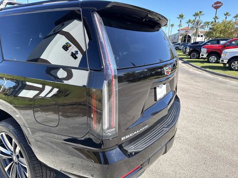 Used 2025 Cadillac Escalade ESV Sport image 11