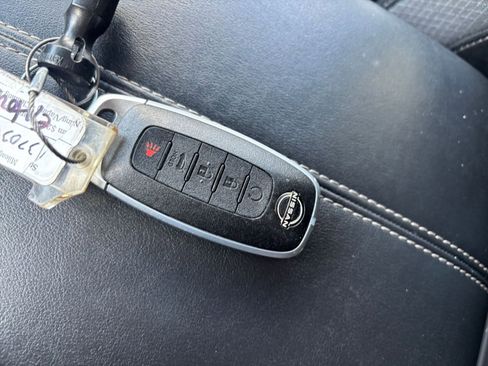 Used 2025 Nissan Pathfinder SV FWD image 21