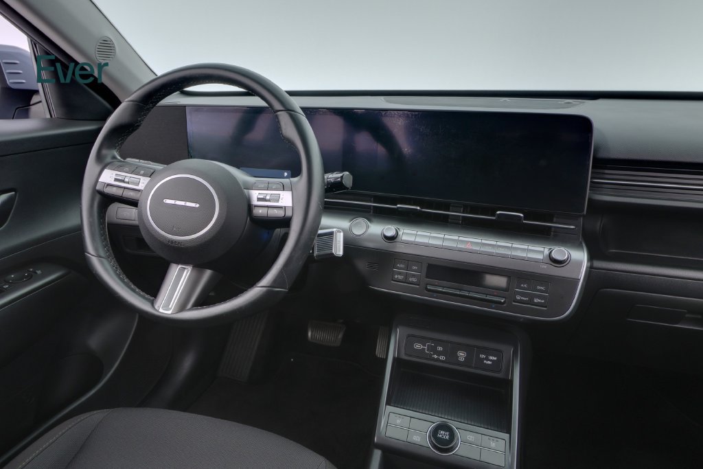 Used 2025 Hyundai Kona SEL FWD image 25