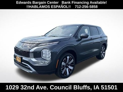 Used 2025 Mitsubishi Outlander SE AWD/4WD image 3