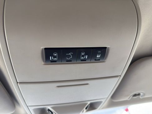 Used 2015 Chrysler Town & Country Touring-L w/ Driver Convenience Group image 20