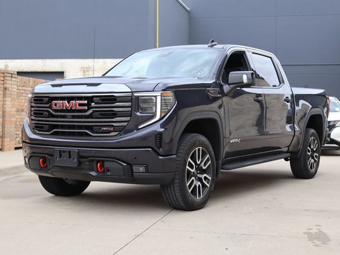 Used 2022 GMC Sierra 1500 AT4 w/ AT4 Premium Package AWD/4WD image 2