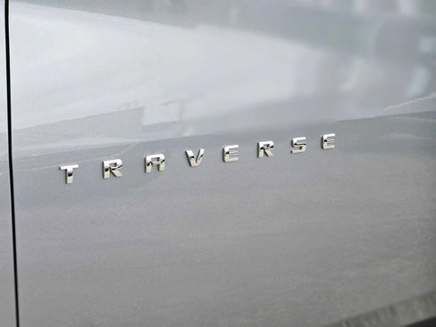 Used 2023 Chevrolet Traverse LT image 13