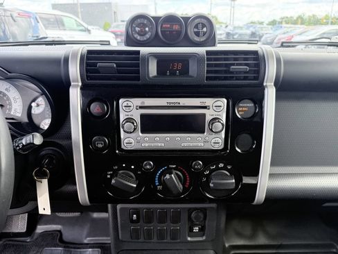 Used 2013 Toyota FJ Cruiser 4WD w/ Convenience Pkg image 11