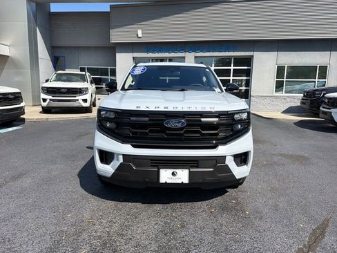 Used 2025 Ford Expedition Active image 2
