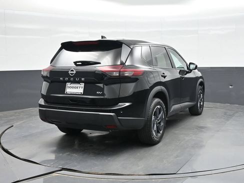 Used 2024 Nissan Rogue SV FWD image 7