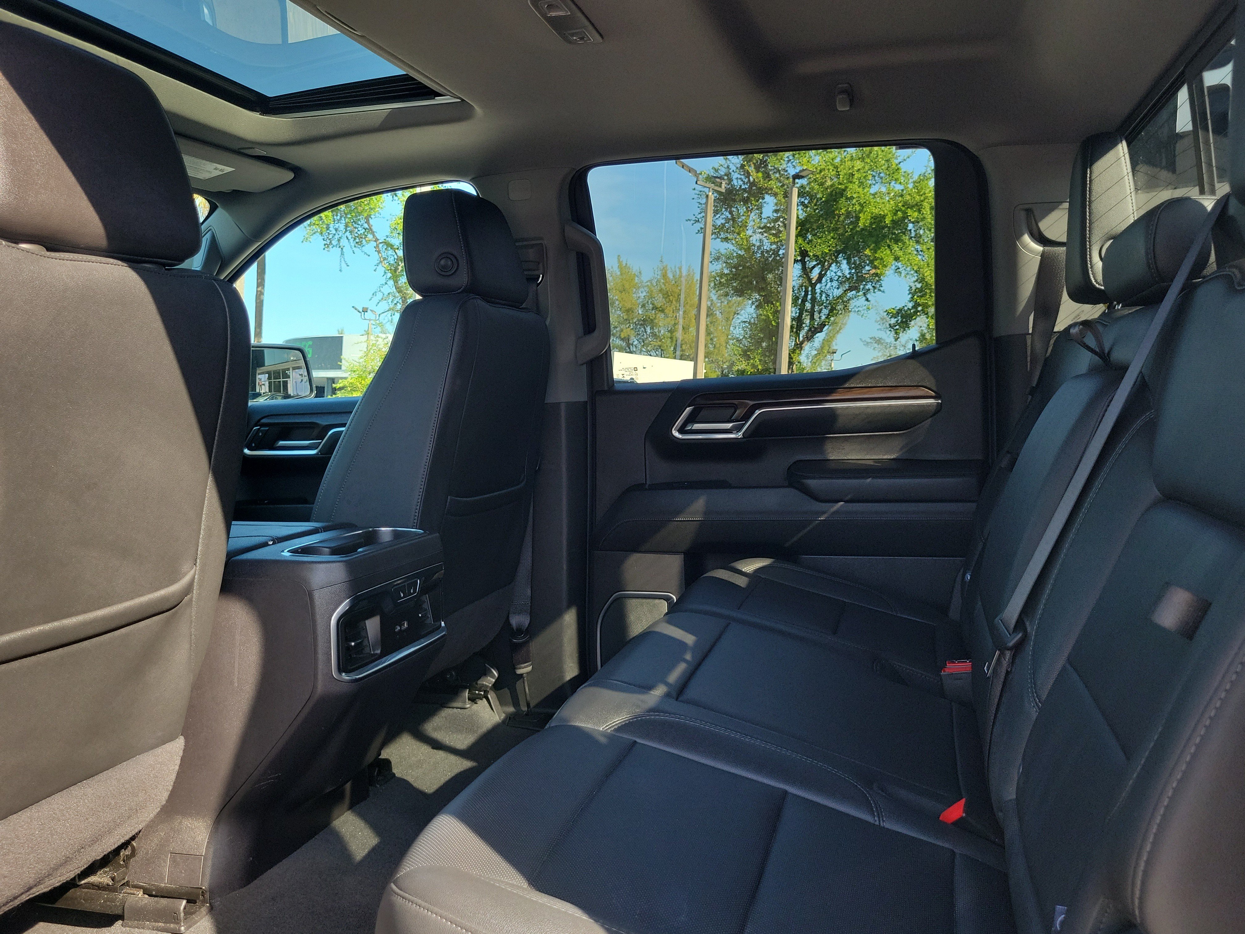 Used 2024 GMC Sierra 1500 SLT w/ SLT Premium Plus Package AWD/4WD image 15