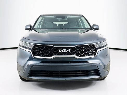 Used 2022 Kia Sorento LX FWD image 2
