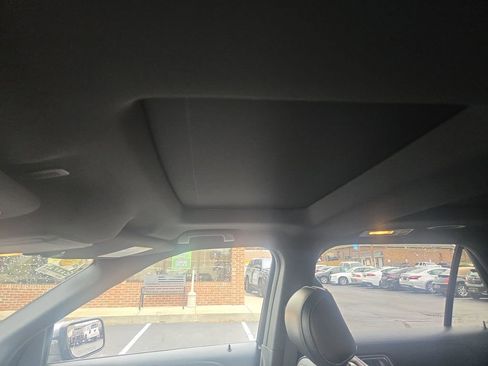 Used 2017 Ford Explorer Platinum image 18