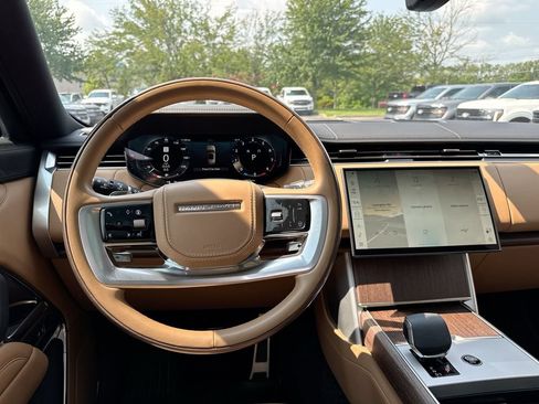 Used 2024 Land Rover Range Rover Long Wheelbase SE AWD/4WD image 14