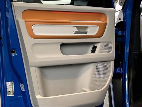 Used 2025 Volkswagen ID. Buzz 1st Edition image 21